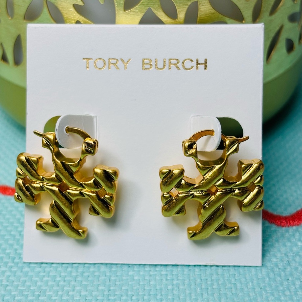 Tory Burch Roxanne Twisted Rope Gold Logo Earrings. New on TB Card